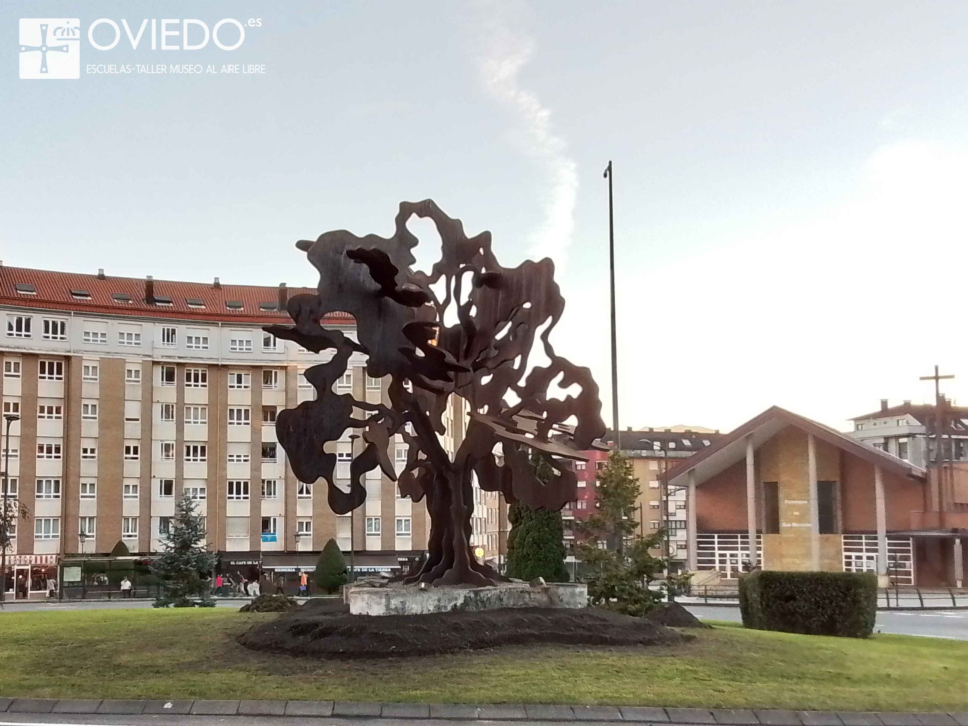 Escultura Monumento al Roble